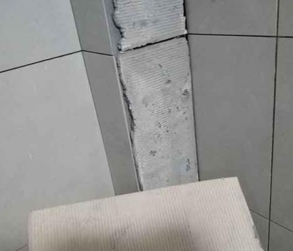 定结瓷砖空鼓维修公司分享下厨房瓷砖脱落的补救措施。